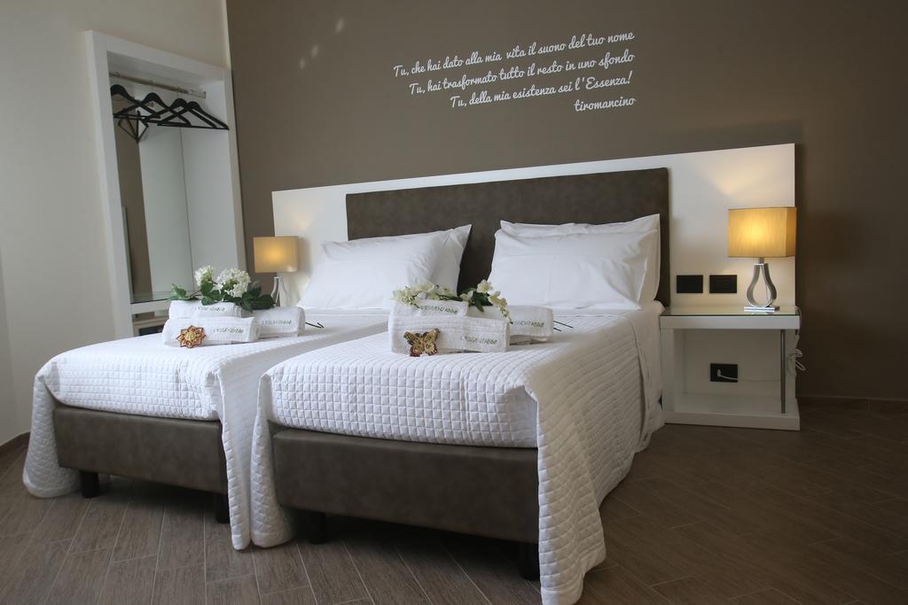 L'Essenza B&B เรจโจ ดี คาลาเบีย ห้อง รูปภาพ