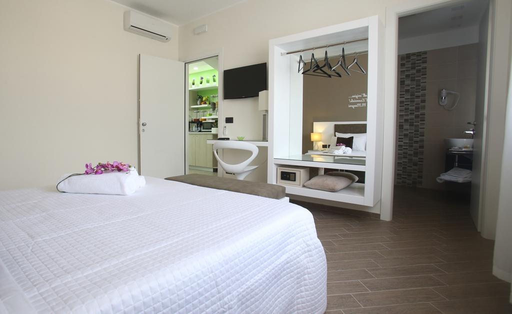 L'Essenza B&B เรจโจ ดี คาลาเบีย ห้อง รูปภาพ